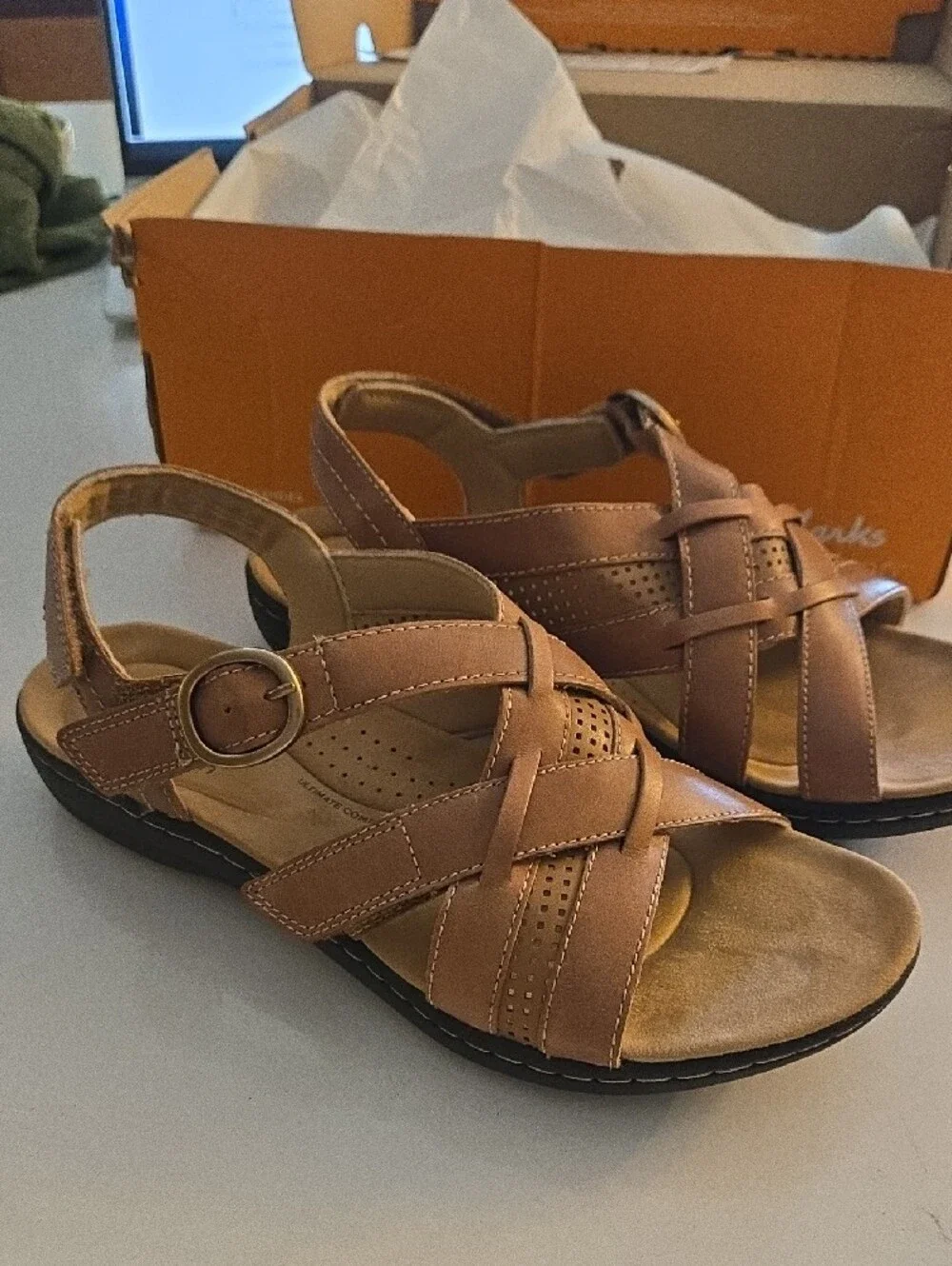 NIB Clarks Laurieann Tan Leather Crossover Slingback Comfort Sandals 8W